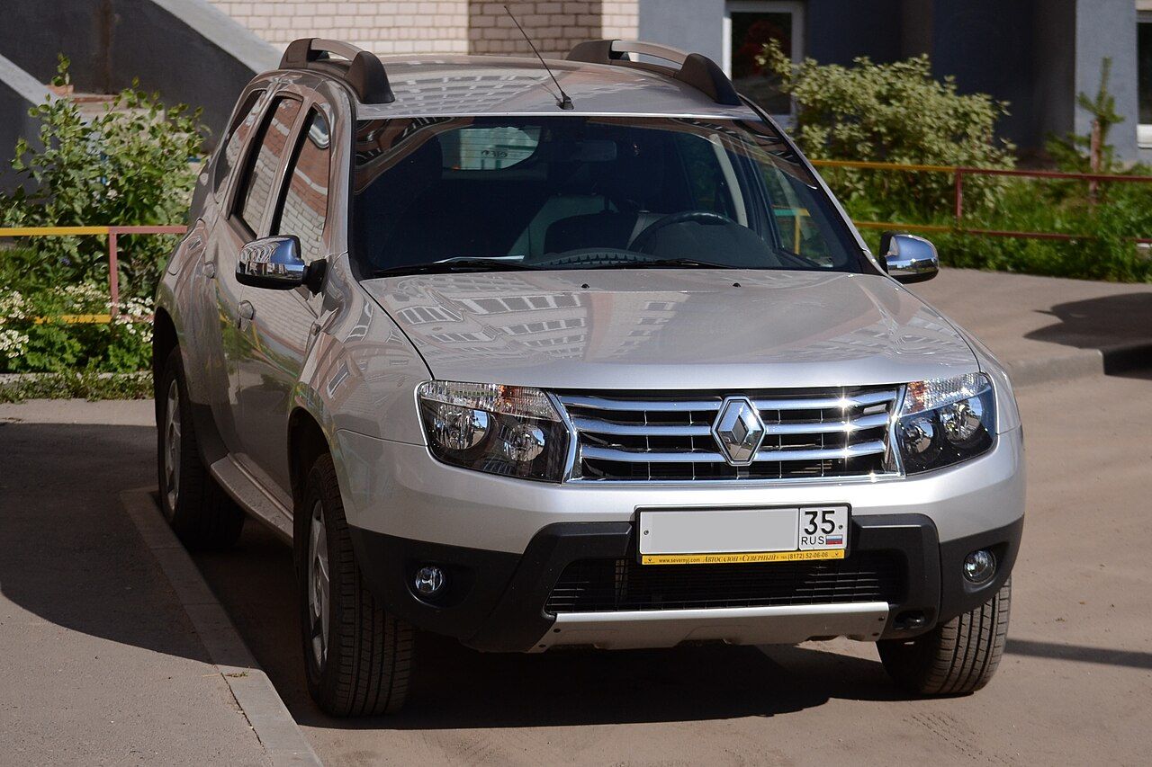 Фото модели: Renault Duster 4×4, вид спереди сбоку