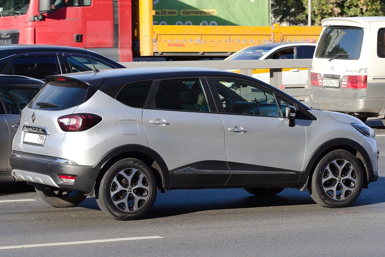 Фото модели: Renault Kaptur, вид сзади сбоку