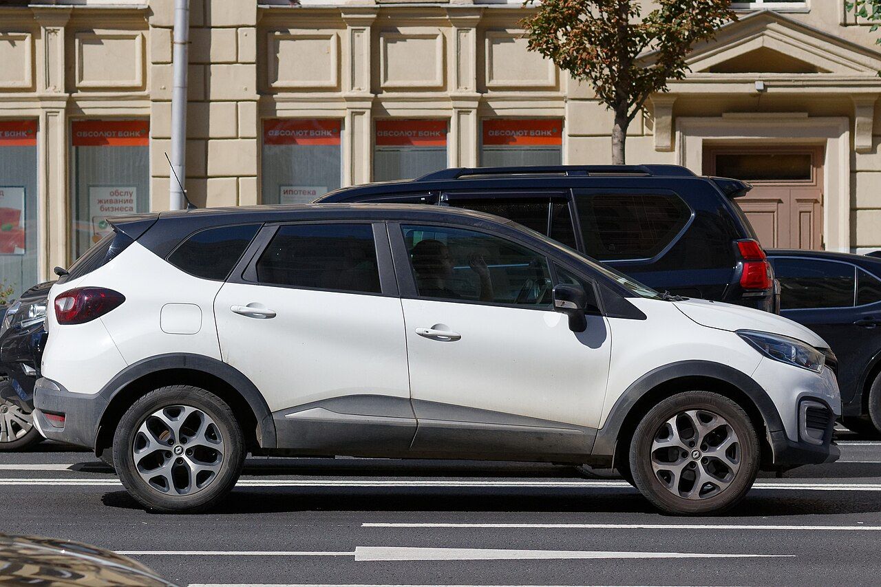 Фото модели: Renault Kaptur, вид сбоку