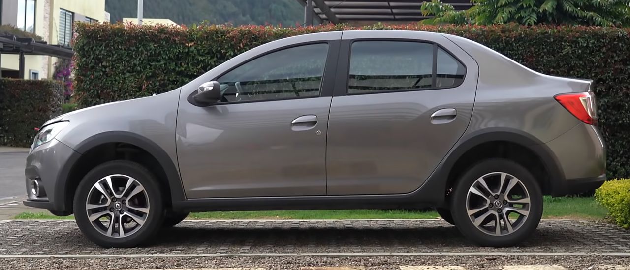 Фото модели: Renault Logan, вид сбоку